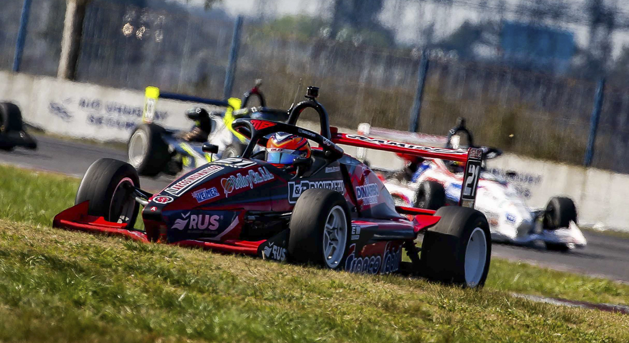 Manu Borgert logró avanzar 22 posiciones en la primera carrera disputada por la Fórmula 3 Metropolitana en La Plata