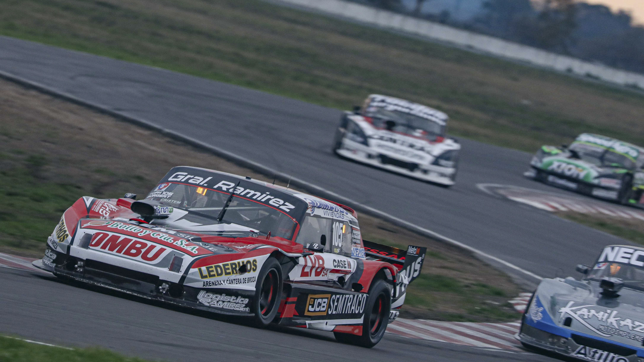 Manu es el único piloto entrerriano dentro de la zona de Play Off del TC Pista Mouras