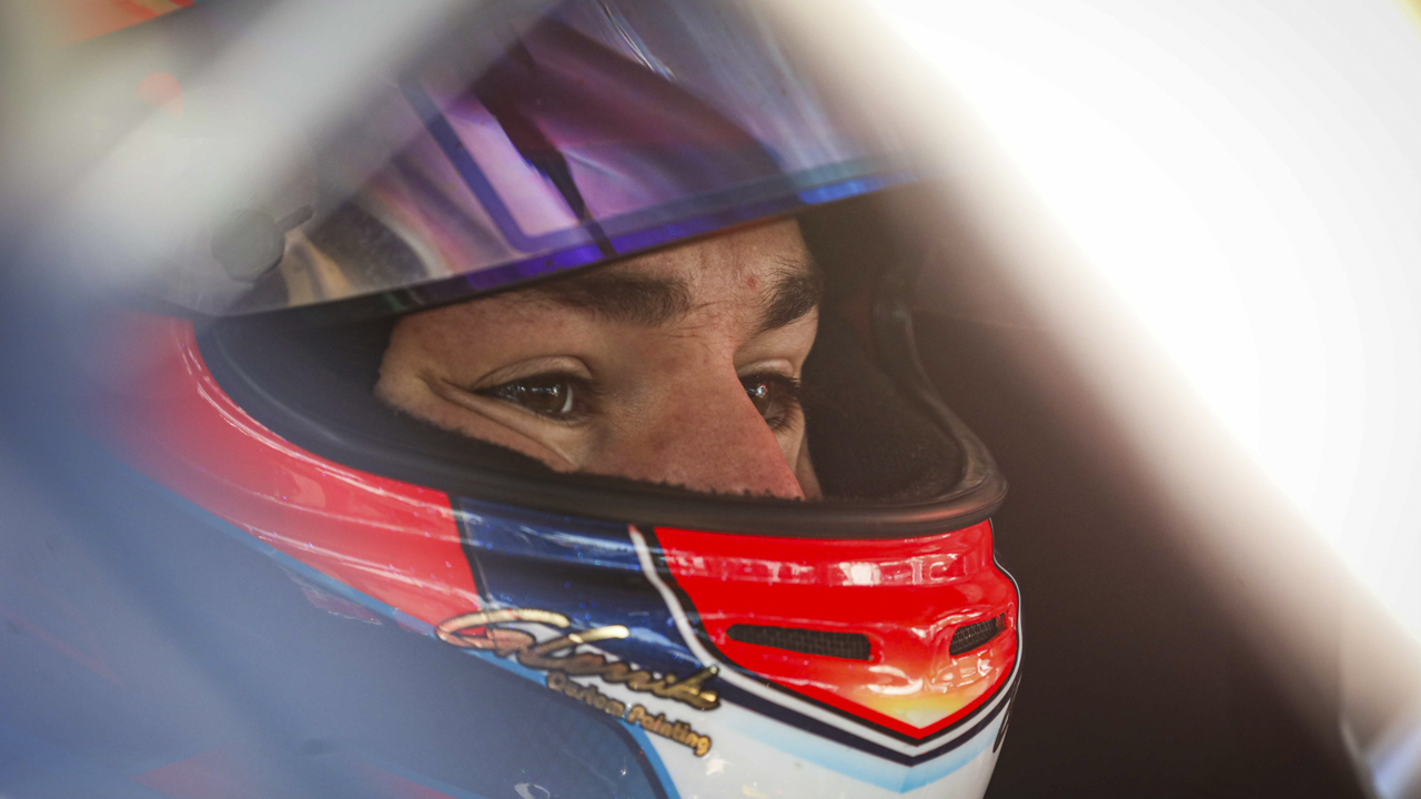 Manu Borgert completó los entrenamientos del TC Pista Mouras en La Plata, el piloto entrerriano se ubicó 6° en el primer ensayo siendo el mejor de la marca y 5° en el último achicando la diferencia con el único líder del viernes