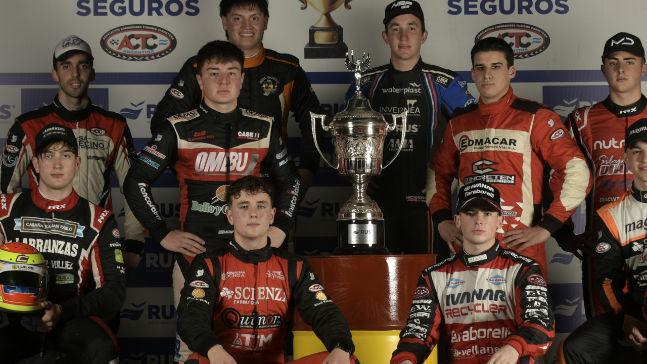 Manu Borgert es uno de los doce pilotos que definirán la última fase del campeonato del TC Pista Mouras o Play Off, es además el único entrerriano de la división menor del Turismo Carretera que competirá por la Copa de Plata