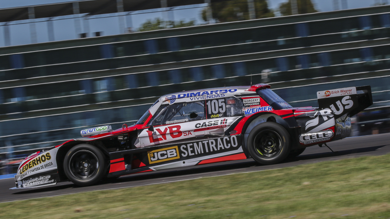 El piloto entrerriano escoltó al más rápido del viernes de quien quedó a una diferencia de solo 17 centésimas siendo el Ford mejor clasificado