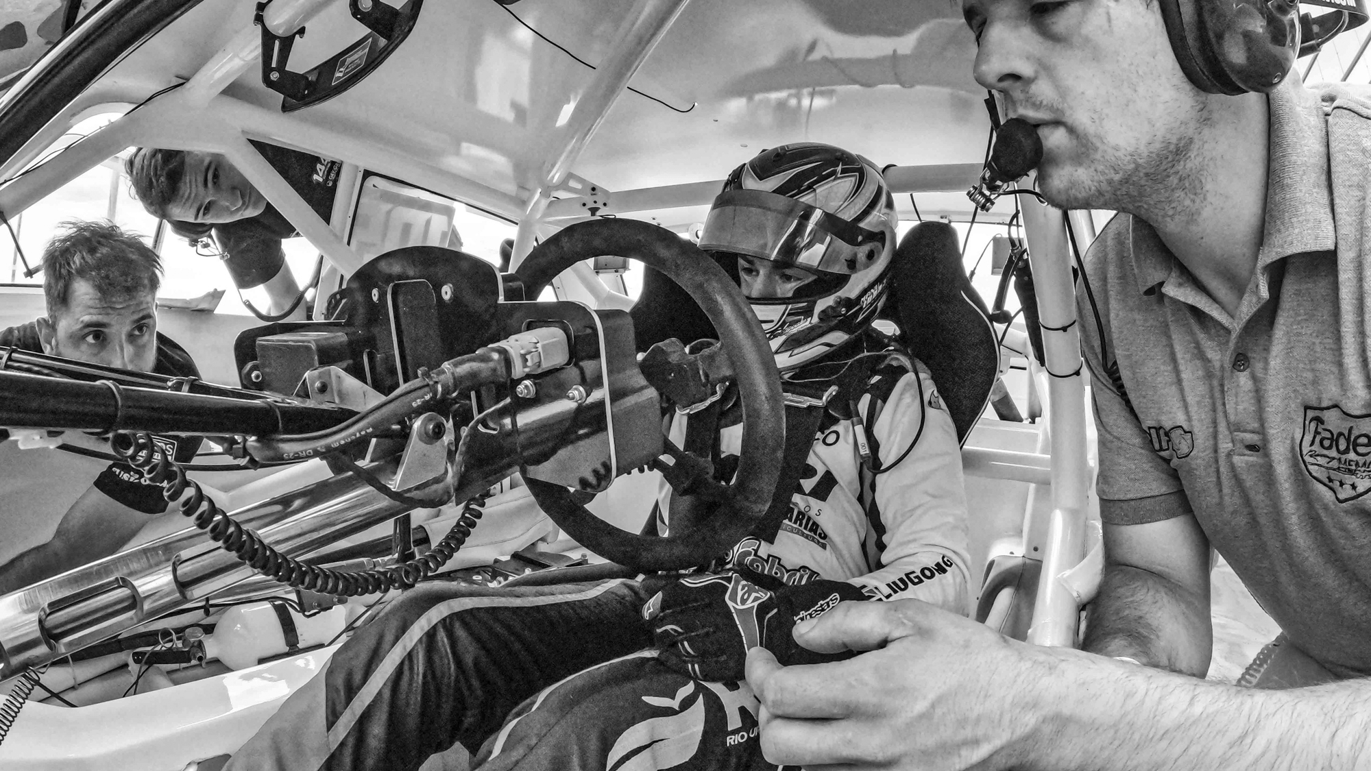 Manu Borgert trabaja con su equipo en evitar que el lastre cargado por su victoria afecte su objetivo