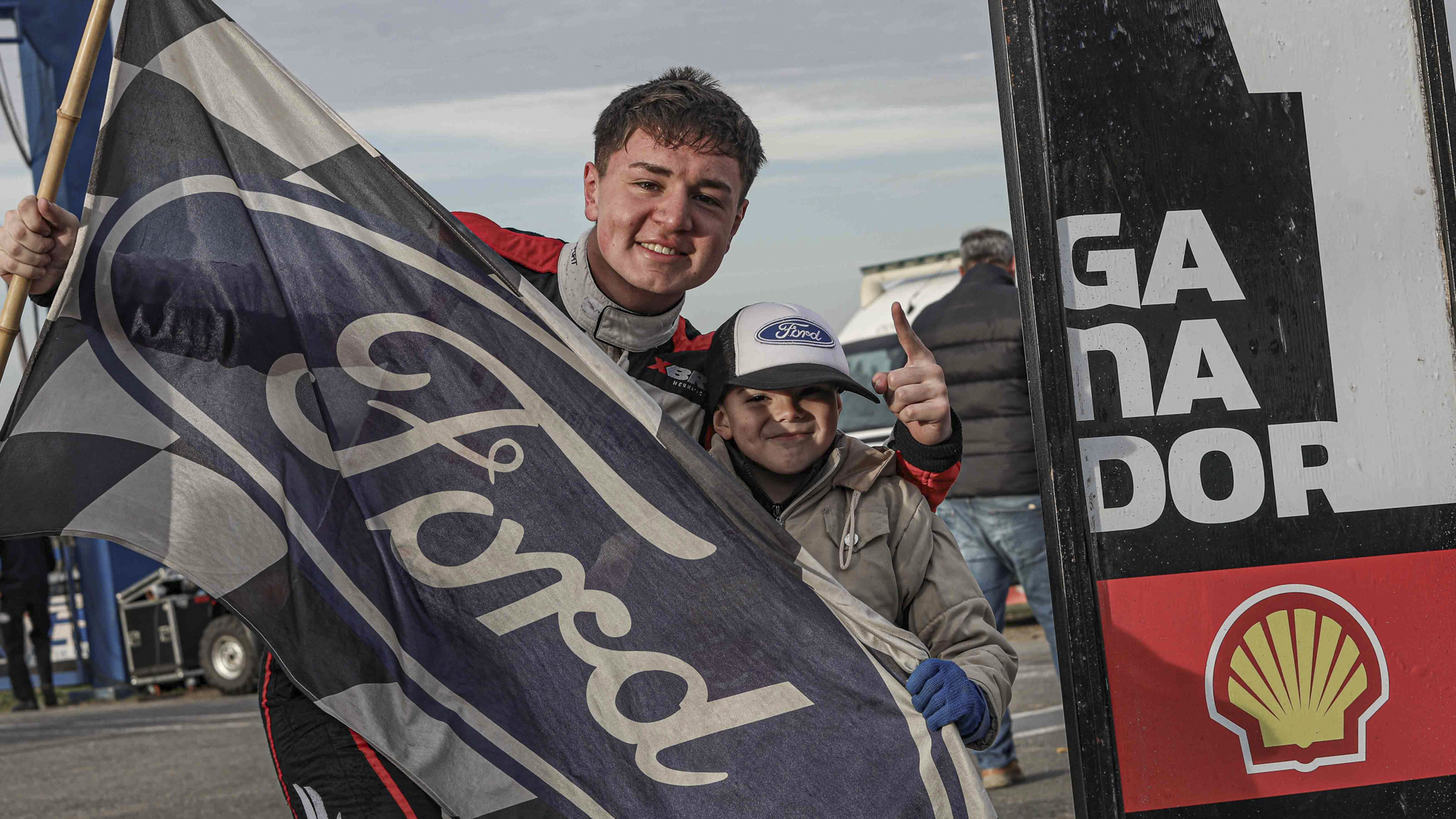 El piloto de Ford hizo de su batería la más rápida y largará en primera posición la final del domingo